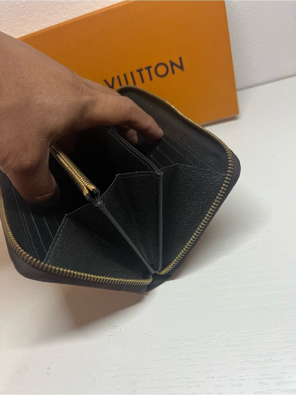 Louis Vuitton Zippy Wallet Reverse Monogram - Picture 8 of 13